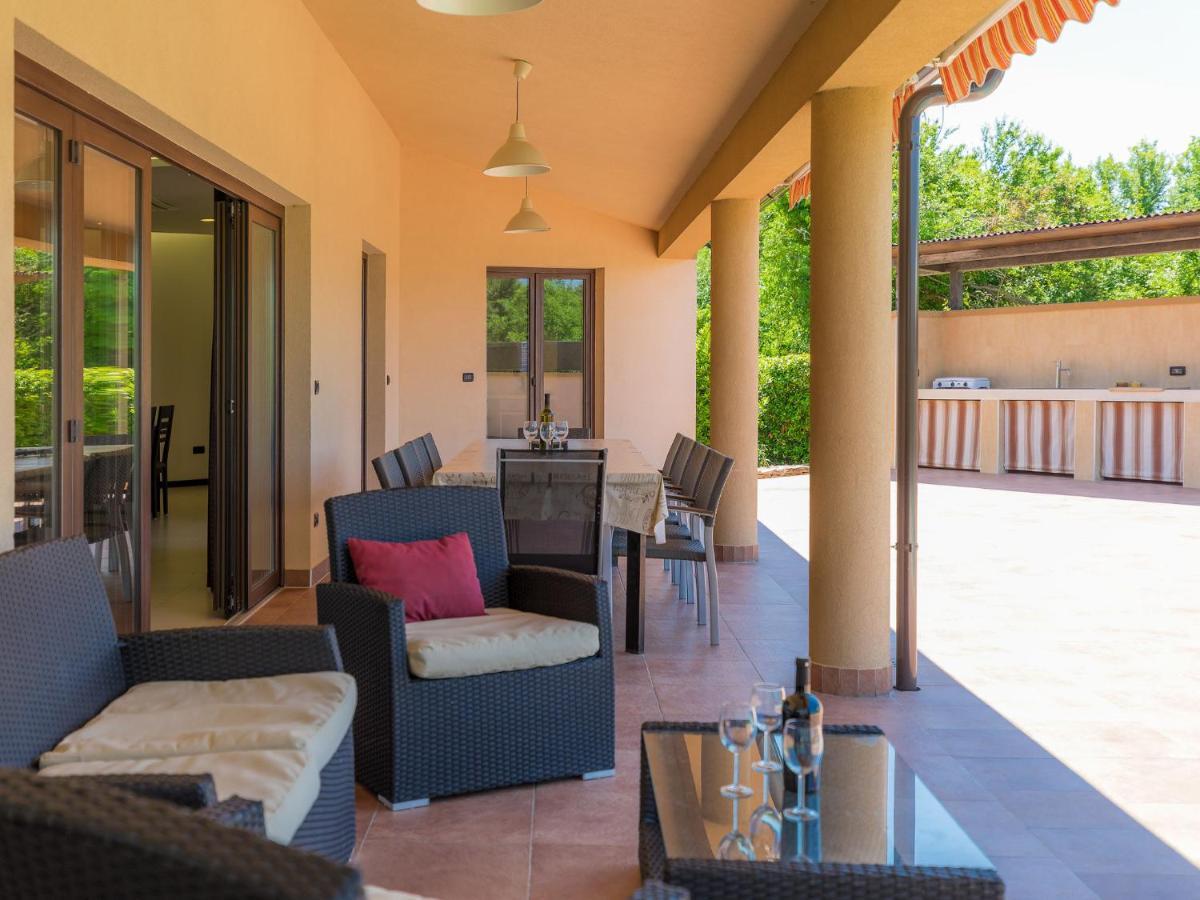Holiday Home Andrea - Pul463 By Interhome Sisan Exterior photo