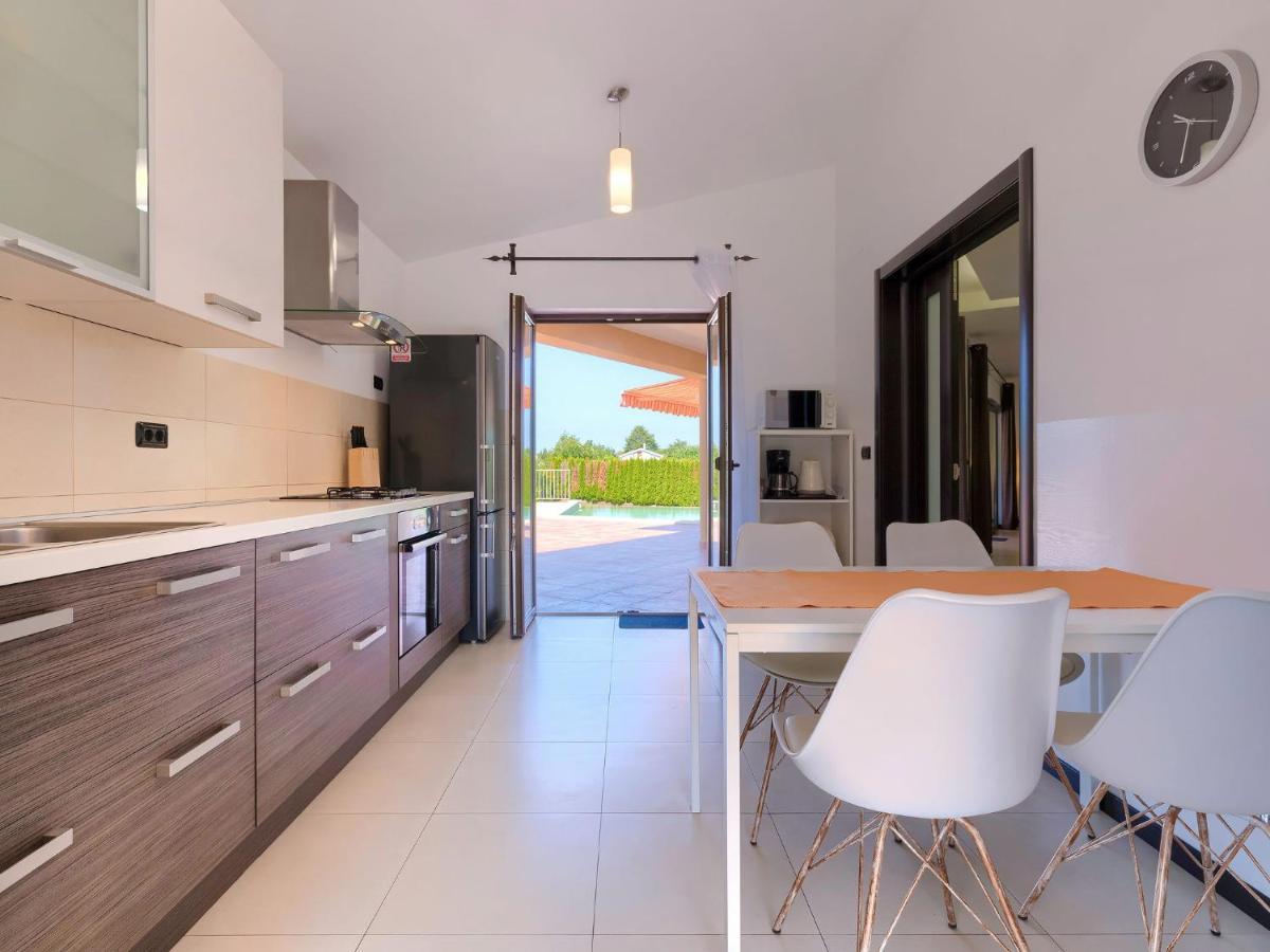 Holiday Home Andrea - Pul463 By Interhome Sisan Exterior photo