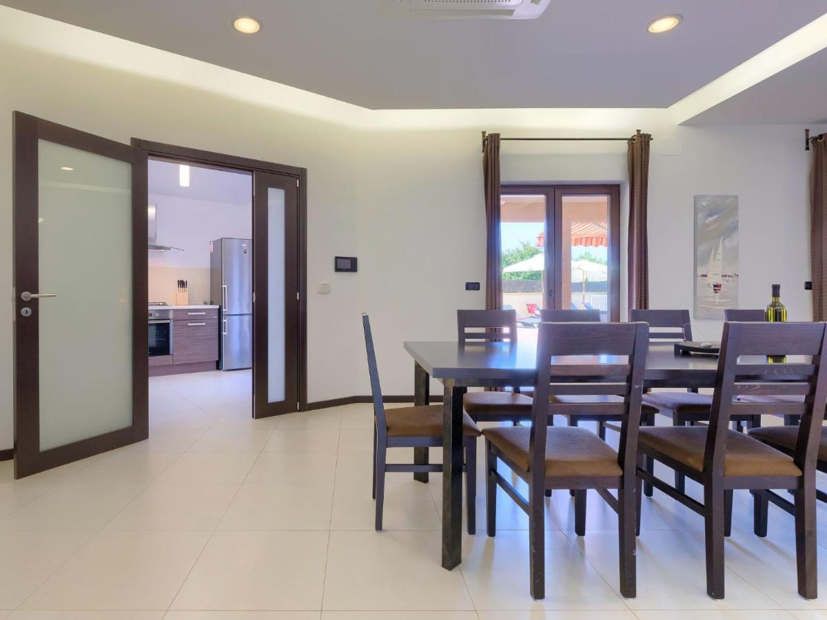 Holiday Home Andrea - Pul463 By Interhome Sisan Exterior photo