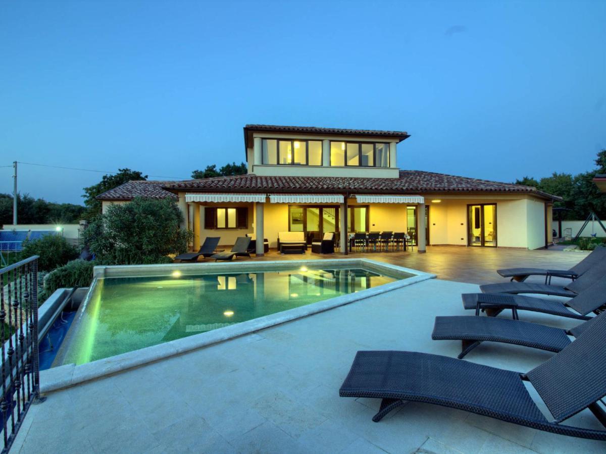 Holiday Home Andrea - Pul463 By Interhome Sisan Exterior photo